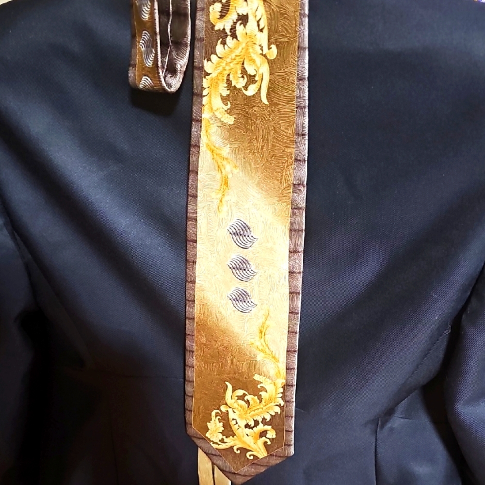 Boston Trader Elegant Gold Embellished Tie